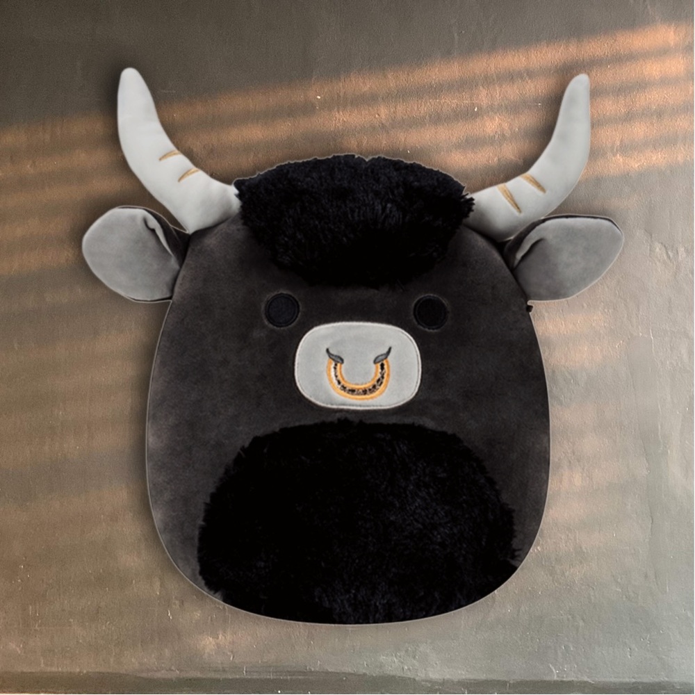 ❗️SOLD❗️𖤐🖤 Squishmallows Lake the Black Bull 𖤐 - Picture 1 of 8